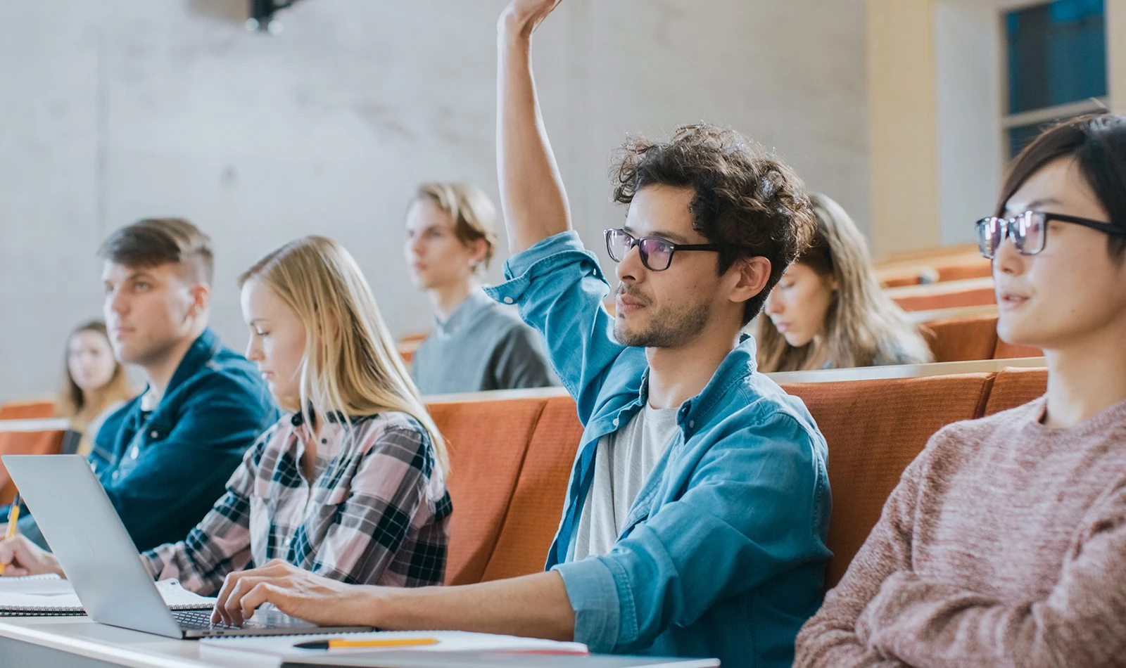 The students are the lecture. Преподавание в вузе. Студенты в вузе. Студенты на лекции. Люди в университете.