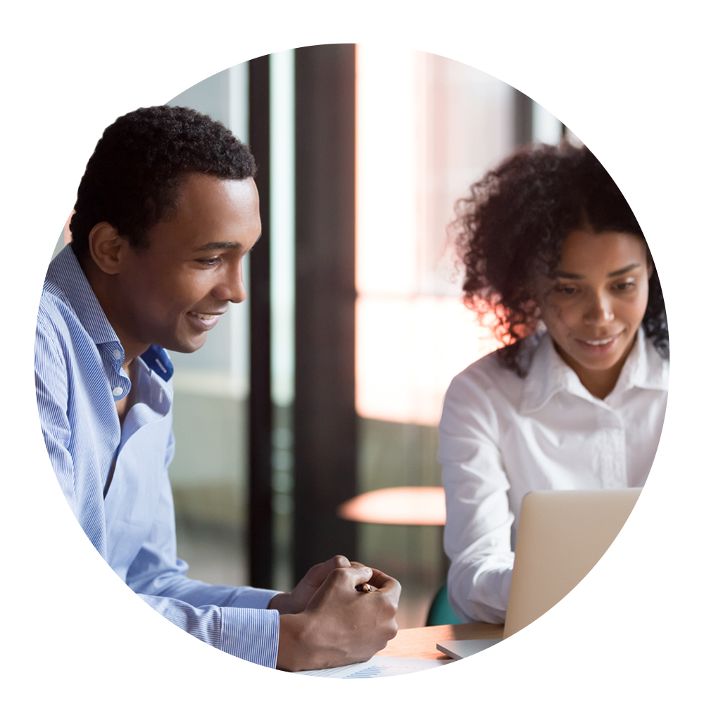 Circular image of a manager speaking with an employee working through onboarding